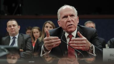 Brennan advirtió a Rusia que sacará las manos de la elección