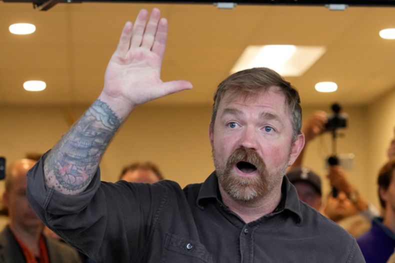 Graham Platner, candidato demócrata para el Senado de EEUU, en Portland, Maine, el 7 de junio del 2026. (AP foto/Robert F. Bukaty)