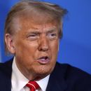 El presidente estadounidense Donald Trump habla en una reunión con el primer ministro holandés Dick Schoof, en el margen de la cumbre de la OTAN el miércoles 25 de junio de 2025, en La Haya, Holanda. (AP Foto/Alex Brandon)