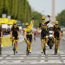 El danés Jonas Vingegaard, con la casaca amarilla de líder general, cruza la meta en la 21ra etapa del Tour de Francia, el domingo 23 de julio de 2023. (AP Foto/Thibault Camus)