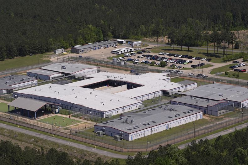 Una vista aérea de la Instalación de Procesamiento de ICE de Luisiana Central, el martes 8 de abril de 2025, en Jena, Luisiana. (AP Foto/Gerald Herbert)