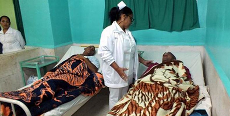 La tragedia automovilística se originó entre un ómnibus Yutong, con itinerario de Matanzas?Holguín; y un camión con pasajeros; vehículo perteneciente a una empresa de la construcción y que traía viajantes de Guáimaro a Camagüey