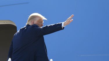 Trump defiende a médica que promueve droga para COVID-19