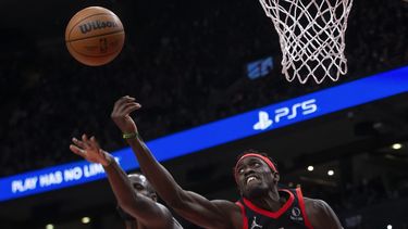 Siakam ayuda a que Raptors remonten ante Rockets