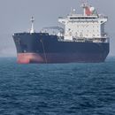 Petroleros anclados en el estrecho de Ormuz, frente a Bandar Abbas, Irán, el sábado 2 de mayo de 2026. (Amirhosein Khorgooi/ISNA vía AP)