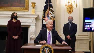 Congreso prepara un plan con cheques de hasta $3,600 a familias con hijos dentro del paquete de estímulo de Biden