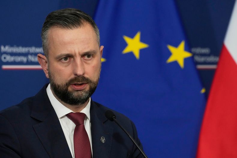ARCHIVO - El viceprimer ministro y ministro de Defensa de Polonia, Wladyslaw Kosiniak-Kamysz, habla en una conferencia de prensa el 26 de septiembre de 2025, en Varsovia. (AP Foto/Czarek Sokolowski, archivo)
