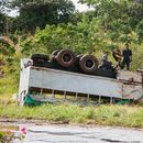 Tres muertos y 64 heridos en accidente de un camión de pasajeros en Cuba