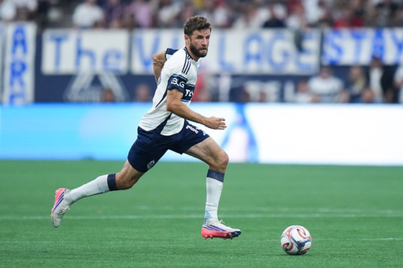 ARCHIVO - Thomas Muller de los Vancouver Whitecaps durante el partido de la MLS contra Los Ángeles FC, el 1 de agosto de 2026, en Vancouver. (Darryl Dyck/The Canadian Press vía AP)