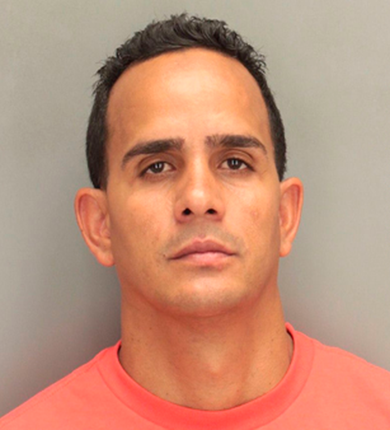 Raonel Valdéz, el cubano buscado por robar casi 3 millones de dólares en oro es extraditado y entregado a las autoridades norteamericana.