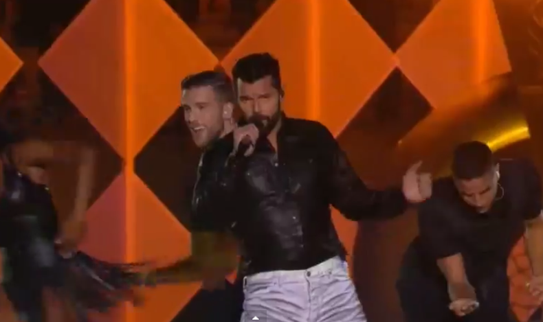 Ricky Martin encendió la llama de los Juegos Centroamericanos y del Caribe con su presentación durante la apertura en el estadio Luis Fuente de la cuidad de Veracruz, México.