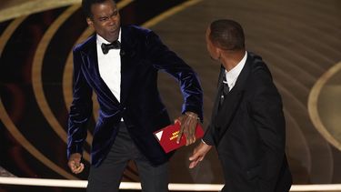 video sin editar: will smith golpea a chris rock por chiste sobre esposa en medio de la entrega de los premios oscar