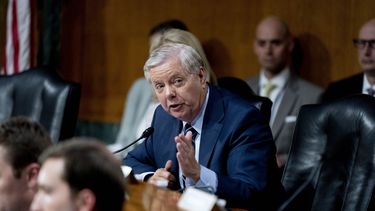 El senador Lindsey Graham, republicano por Carolina del Sur, durante una audiencia de la Comisión de Asignaciones del Senado sobre la solicitud presupuestaria propuesta por el presidente para el ejercicio fiscal 2024, el martes 16 de mayo de 2023, en Washington. (AP Foto/Andrew Harnik)