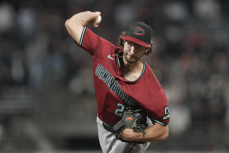 Zac Gallen, lanzador de los Diamondbacks de Arizona, labora frente a los Gigantes de San Francisco, en el juego del miércoles 4 de septiembre de 2024 (AP Foto/Jeff Chiu)
