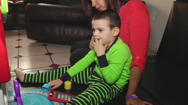 Niño que sufre de epilepsia se beneficia de la marihuana medicinal