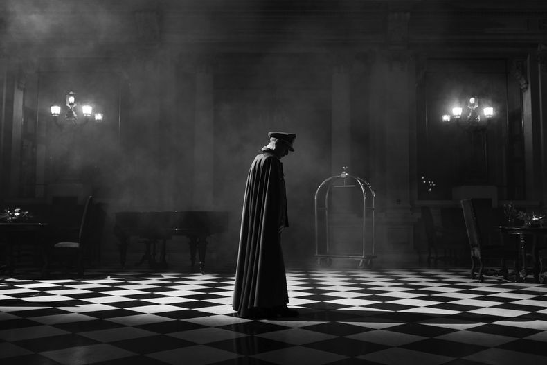 En esta imagen proporcionada por Netflix, una escena de El Conde. (Pablo Larraín/Netflix vía AP)