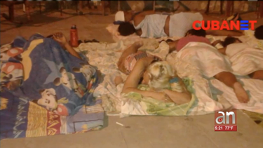 familia residentes de la habana vieja en la calle por abandono del gobierno