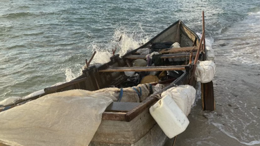 tras diez dias de navegacion, balseros cubanos llegan a las playas del sur de la florida