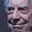 ARCHIVO - El escritor peruano Mario Vargas Llosa asiste a la 46ª edición de la Feria Internacional del Libro en Buenos Aires, Argentina, el 6 de mayo de 2022. (Foto AP/Natacha Pisarenko, Archivo)