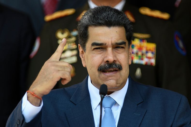 ARCHIVO – El presidente venezolano Nicolás Maduro ofrece una conferencia de prensa en el palacio presidencial de Miraflores, el 12 de marzo de 2020, en Caracas, Venezuela. (AP Foto/Matias Delacroix, Archivo)