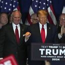 El precandidato republicano presidencial Donald Trump toma la palabra en una fiesta en el marco de las elecciones primarias del partido en Columbia, Carolina del Sur, el sábado 24 de febrero de 2024. (AP Foto/Mike Stewart)