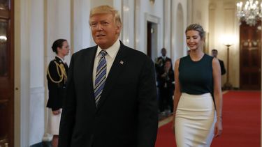 Trump habría descrito Casa Blanca como “auténtico vertedero”