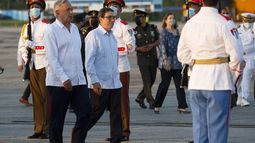 bloomberg: mexico busca formas de cobrarle a cuba sus envios de petroleo