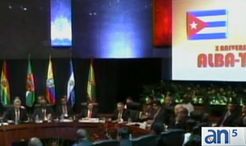 Los países del ALBA a través del dictador Raúl Castro condenaron las sanciones del congreso estadounidense contra funcionarios chavistas. También en la Habana, Nicolás Maduro firmó 62 nuevos acuerdos con el régimen cubano.