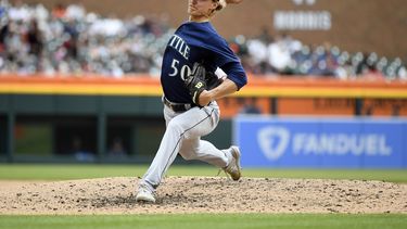 El abridor de los Marineros de Seattle Bryce Miller lanza en la séptima entrada del juego ante los Tigres de Detroit el sábado 13 de mayo del 2023. (AP Foto/Jose Juarez)