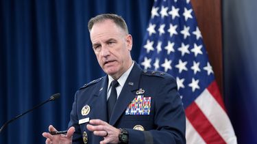 El portavoz del Pentágono, el general de brigada de la Fuerza Aérea Patrick Ryder, durante una sesión informativa en el Pentágono, el jueves 15 de febrero de 2024, en Washington. (AP Foto/Susan Walsh)