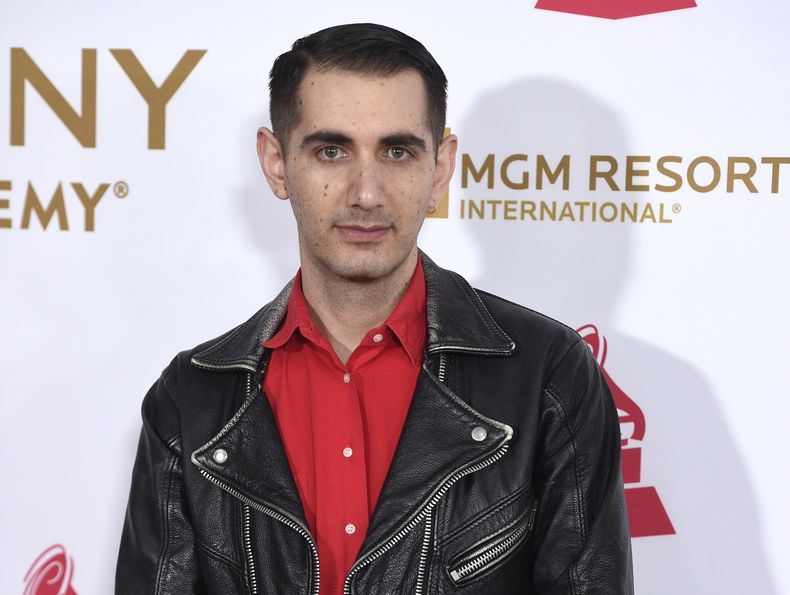 ARCHIVO- Álex Anwandter llega a la ceremonia a la Persona del Año de la Academia Latina de la Grabación en honor a Marc Anthony el 16 de noviembre de 2016, en Las Vegas. Awandter lanzó su álbum El diablo en el cuerpo en mayo de 2023. (Foto Chris Pizzello/Invision/AP, archivo)