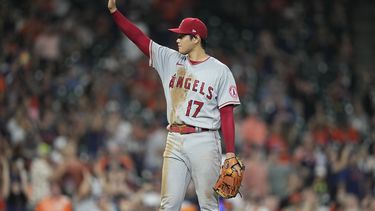 Ohtani brilla en las 2 facetas; Angelinos blanquean a Astros