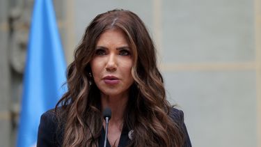 La secretaria de Seguridad Nacional de Estados Unidos, Kristi Noem, durante una ceremonia en la Ciudad de Guatemala, el jueves 26 de junio de 2025. (Anna Moneymaker/Pool Photo vía AP)