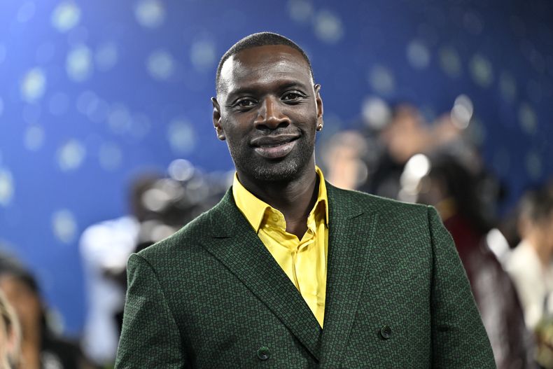 Omar Sy asiste a la gala benéfica del Instituto del Vestido del Museo Metropolitano de Arte que celebra la inauguración de la exposición Superfine: Tailoring Black Style el lunes 5 de mayo de 2025, en Nueva York. (Foto Evan Agostini/Invision/AP)