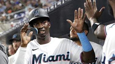 Sánchez produce 2 y Marlins doblegan a Filis