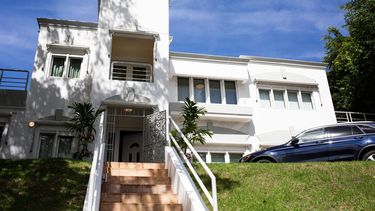 el cantante daddy yankee incursiona en la plataforma de airbnb y alquila su casa