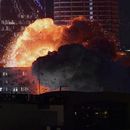 Una explosión en Tel Aviv, Israel, el viernes 13 de junio de 2025, durante un ataque con misiles. (AP Foto/Tomer Neuberg)