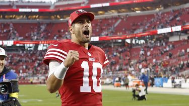 49ers no consideran a Garoppolo para los playoffs