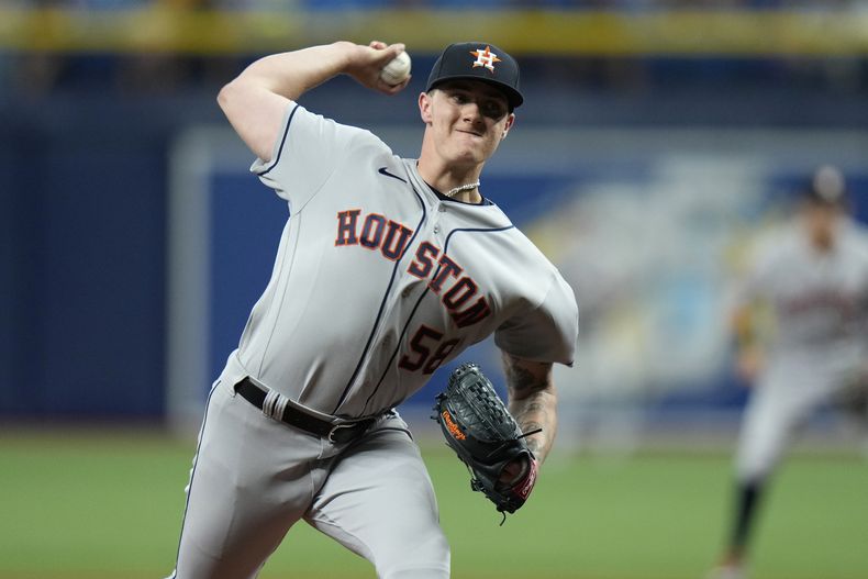 Hunter Brown, de los Astros de Houston, lanza ante los Rays de Tampa Bay en el juego del miércoles 26 de abril de 2023 (AP Foto/Chris OMeara)