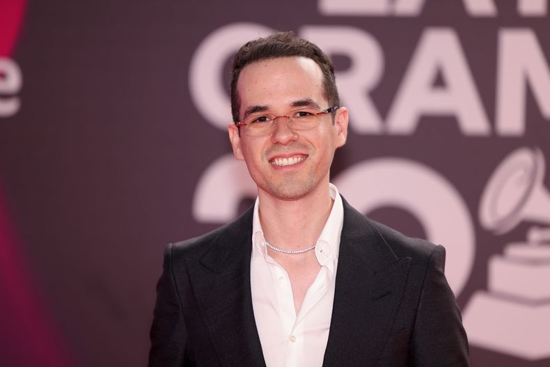 ARCHIVO - Edgar Barrera llega a la 24a entrega anual del Latin Grammy en Sevilla, España el 16 de noviembre de 2023. (Foto Vianney Le Caer/Invision/AP, archivo)