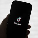El logotipo de TikTok en un teléfono en San Francisco, el viernes 17 de enero de 2025. (AP Foto/Jeff Chiu)