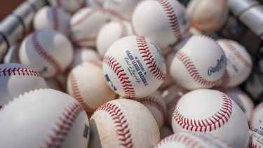 MLB estandariza frotado y humidificación de pelotas