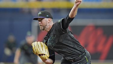Jeffrey Springs, lanzador de los Rays de Tampa Bay, labora en el juego del sábado 17 de agosto de 2024, ante los Diamondbacks de Arizona (AP Foto/Chris OMeara)