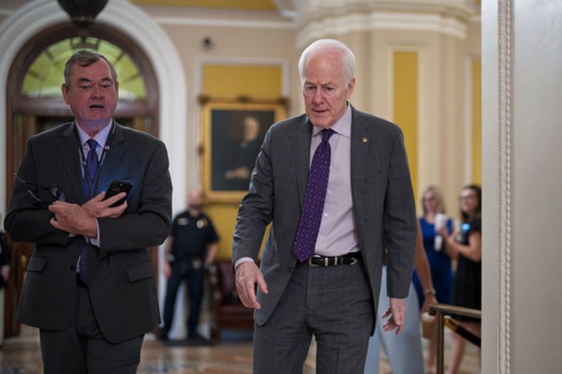 El senador John Cornyn, republicano de Texas, llega al Capitolio en Washington el martes 23 de junio de 2026, mientras los republicanos se preparan para una reunión con el presidente Donald Trump. (Foto AP/J. Scott Applewhite)