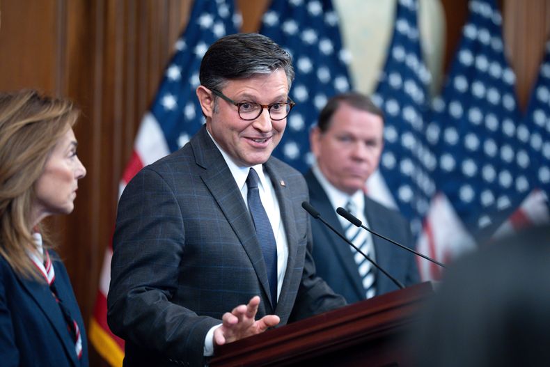 El presidente de la Cámara de Representantes, el republicano por Luisiana Mike Johnson, en el Capitolio en Washington el 23 de octubre del 2025. (AP foto/J. Scott Applewhite)