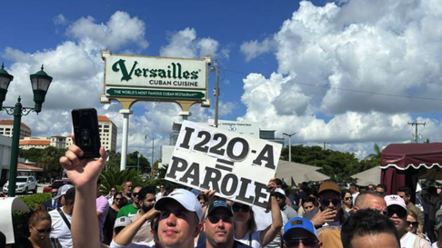 Un cubano con I-220A obtiene la residencia de EEUU a pesar de un fallo judicial que lo impediría