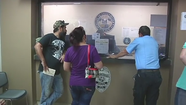 vecinos protestan por multas en sweetwater