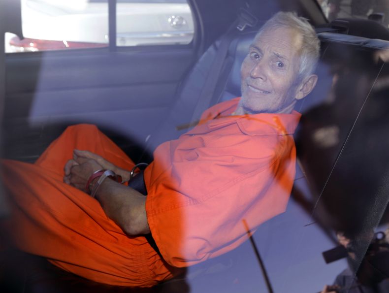 Robert Durst fue arrestado el sábado, tras una involuntaria confesión de sus crímenes a HBO.