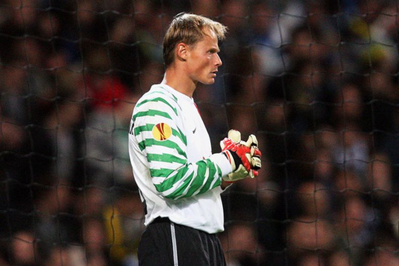 ARCHIVO - Foto del 30 de septiembre del 2010, el portero de la Juventus Alex Manninger observa el partido del Grupo A de la Liga Europa ante el Manchester City. (AP Foto/Scott Heppell, Archivo)