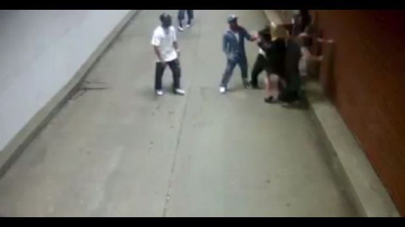 Desconocidos los interceptaron a la salida de un bar en el que habían tenido una discusión con algunos empleados